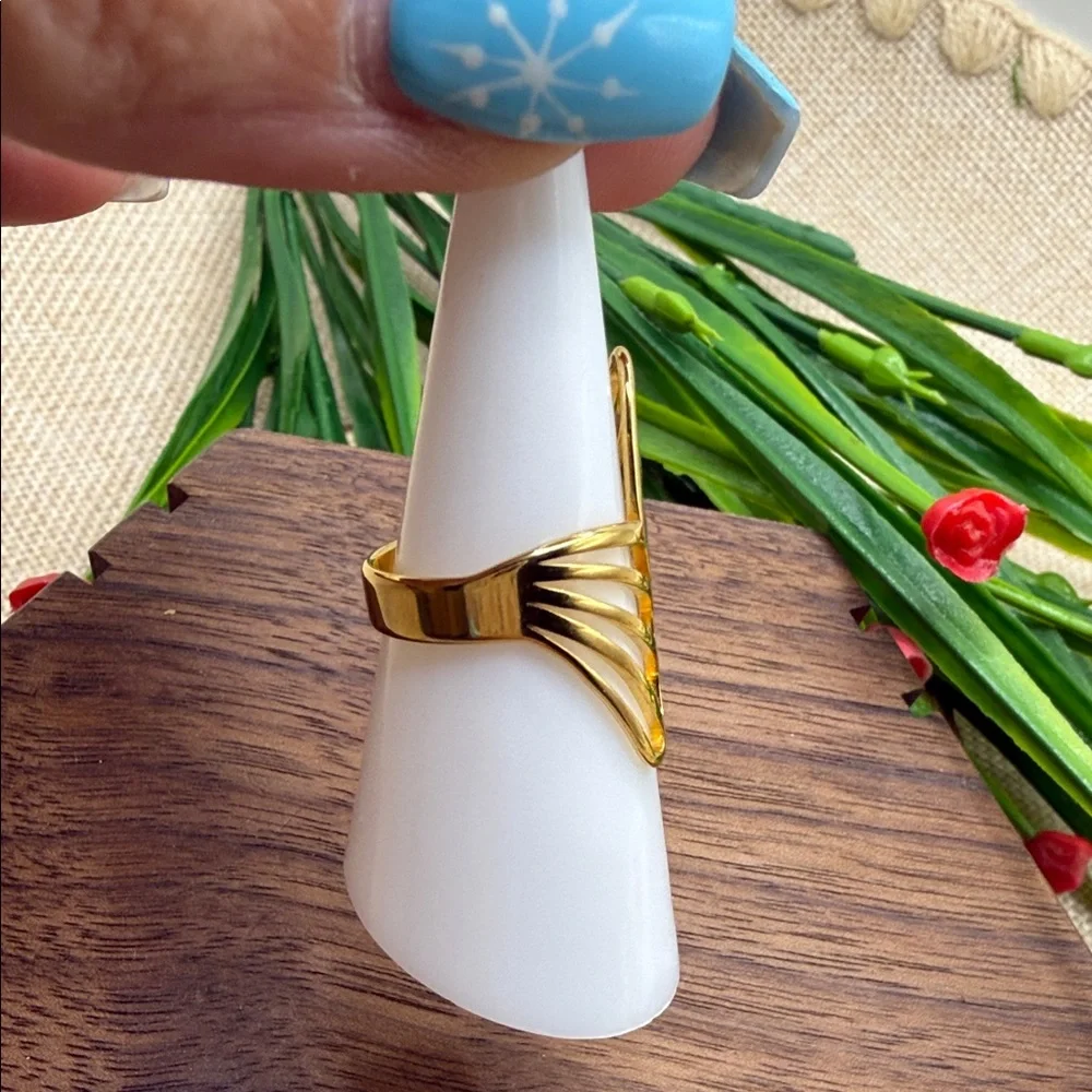 6.5 Elegant Gold Butterfly Ring
